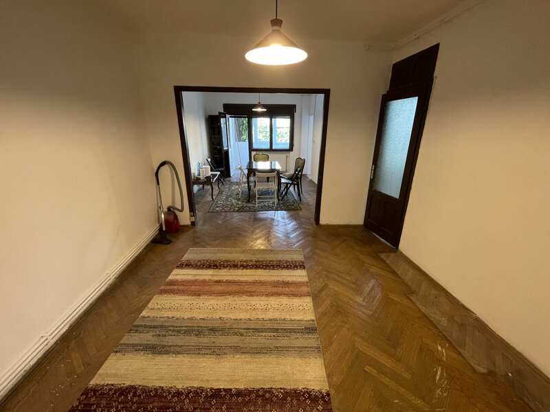 Calea Victoriei, Moxa, strada Sfintii Voievozi,