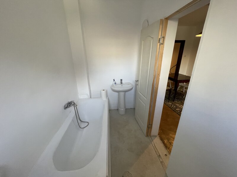 Calea Victoriei, Moxa, strada Sfintii Voievozi,