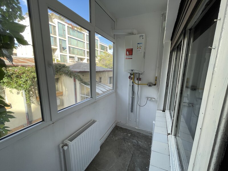 Calea Victoriei, Moxa, strada Sfintii Voievozi,