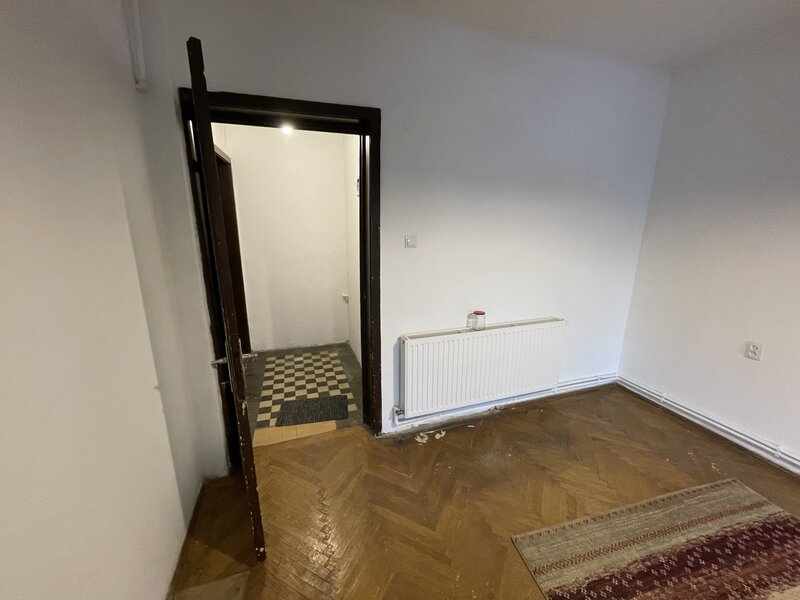 Calea Victoriei, Moxa, strada Sfintii Voievozi,